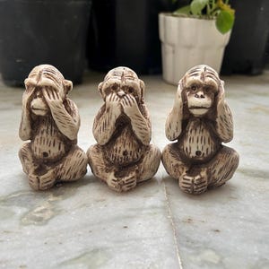Three Wise Monkeys Figurine See No Evil Hear No Evil Speak No Evil Feng Shui Decor Zen Gift Spiritual Statue Home Decor Good Luck Showpiece