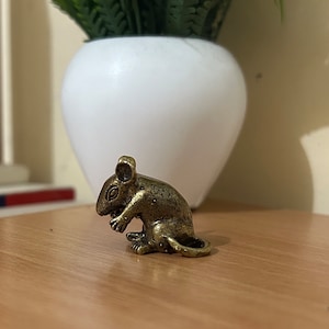Estatueta de rato de latão, arte em metal, fino acabamento, decoração e exibição para casa, pingente de rato, chaveiro de rato, ornamento de rato selvagem, deus Ganesh Sawari