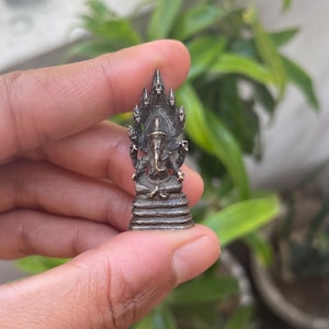 Vintage Brass Ganesha Statue Antique Handcrafted Hindu God Figurine Retro Spiritual Décor Collectible Indian Art Lucky Ganesha