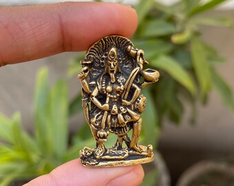 チベット 銅製金工細工『戦いの女神カーリー』 懐中仏 お守り仏 根付緒締玉提げ物 貴重 清代 絢爛豪華 金鍍金銅製歓喜仏10.5cm 男女合体仏 チベット仏