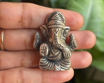Ganesha Statue Hindu Ganesh Idol for Home Temple Decor Elephant God Figurine Prosperity and Good Luck Gift