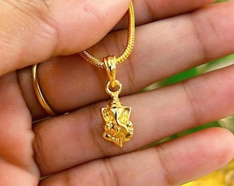 Goldfarbener Ganesha-Anhänger, Medaillon mit Ganesha-Motiv, hinduistischer Gott, Halskette, handgefertigt in Indien, spirituelles Geschenk