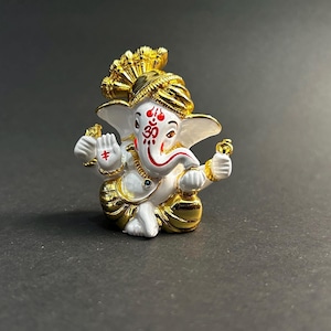 Ganesha statue show piece.Little  Ganesh Hindu God Lord Antique Small Ganesha Idol Sculpture Statue Figurine pocket Ganesha. Lucky Ganesha.