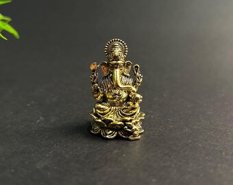Posąg Ganesha do dekoracji świątyni domowej, mosiężny posąg hinduskiego boga Ganpati Murti do pokoju Puja, prezent na Diwali, ręcznie robiona indyjska rzeźba Vastu