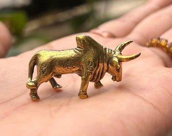真鍮製の雄牛の像、スペイン産の雄牛の真鍮製の鹿、ヴィンテージの真鍮