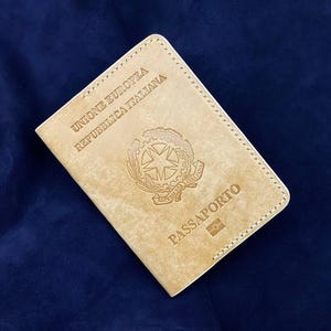Leather holder for Italian passport, Italian passport cover, gift for treveler, Personalized Passport Cover, Passport case for any country