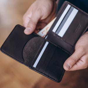 Cartera de cuero hecha a mano, regalos personalizados para él, billetera para hombre, regalo de Navidad imagen 9