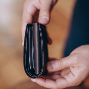 Cartera de cuero hecha a mano, regalos personalizados para él, billetera para hombre, regalo de Navidad imagen 6