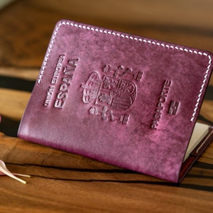 Spanish Leather Passport Holder: Embossed Travel Case