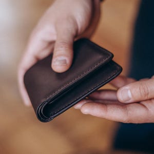 Cartera de cuero hecha a mano, regalos personalizados para él, billetera para hombre, regalo de Navidad imagen 2