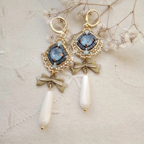 Valmont 39 - Boucles d'oreilles Rococo 18th inspiration - perles de rocaille bleu/or