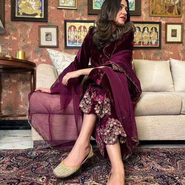 Pakistani Wine Designer Velvet Suit Zari Embroidered , Beautiful Winter Wear Velvet Indian Dresses Readymade Velvet Salwar Kameez Partywear