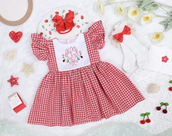 Geburtstags-Erdbeer-Strampler-Bubble, gesmokter Strampler, Beere erster Geburtstag, süßer Strampler, Erdbeer-Thema, rosa Gingham, Sommer-Outfit