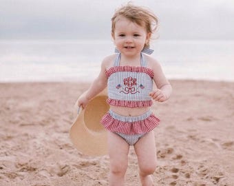 Personalisierter Seersucker Kleinkind-Badeanzug, Rot-Weiß-Blau-Pathopischer Bikini, Monogramm 4. Juli Outfit, 4. Juli-Baby-Badeanzug