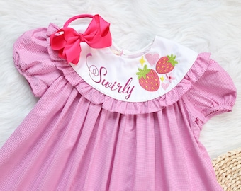 Aardbei romper eerste verjaardag, outfit 1e verjaardag, met de hand geborduurd rompertje, gepersonaliseerde jurk voor babymeisje, aangepast verjaardagscadeau