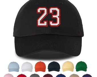Cappellino da baseball personalizzato con numero universitario ricamato