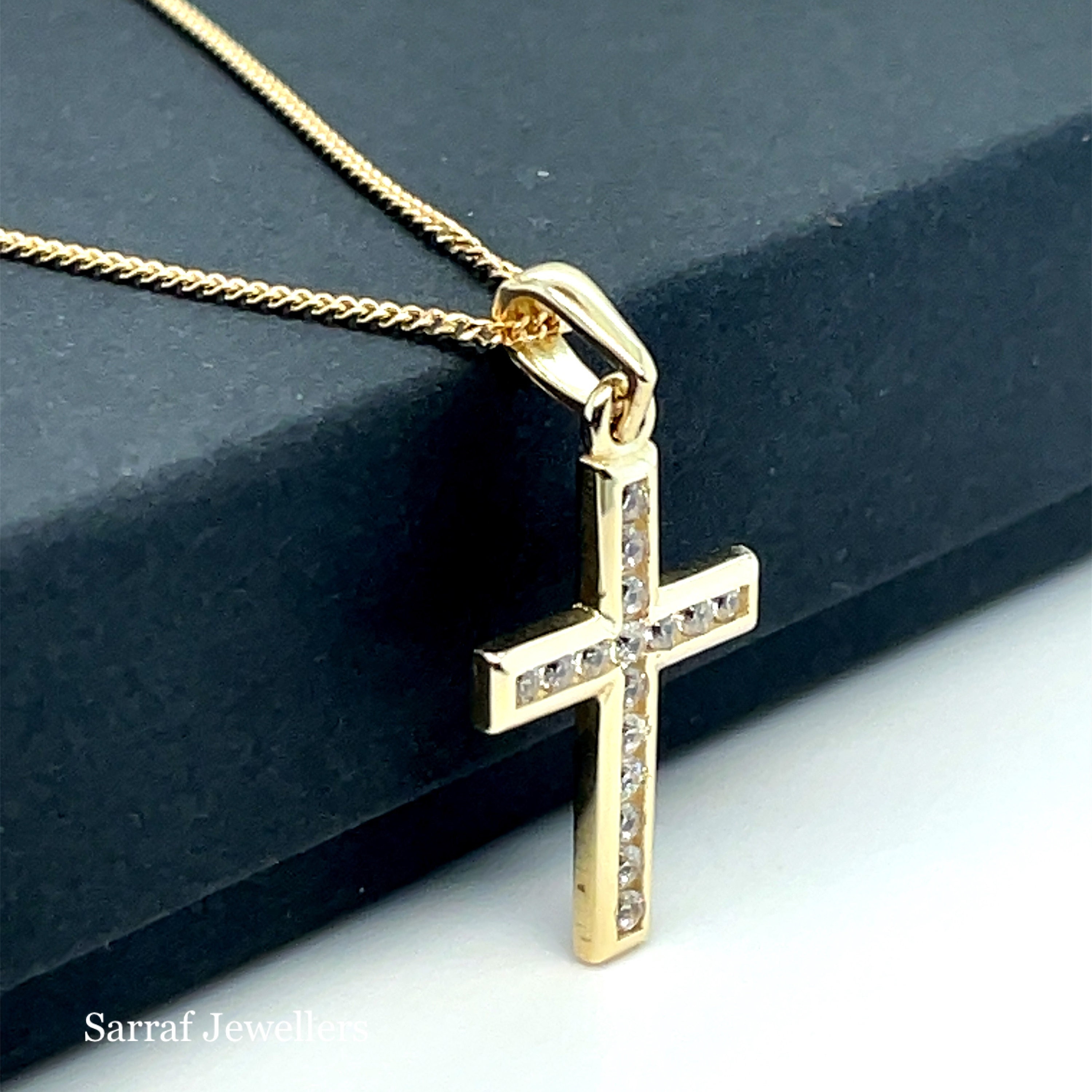 12 tiny cubic zirconia Cross（十字架） ゴールド ネックレス 9ct Yellow Gold Tiny Small-sized CZ Cross Pendant | Dainty