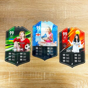 Enseigne personnalisée de stats de joueur de coupe de football, finition miroir - Enseigne de bouclier en métal imprimée au choix A5 Joueur avec nom 12 x 20 cm