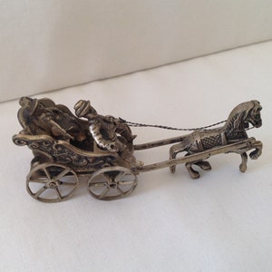 Miniatuur zilveren trolley en beeldjes