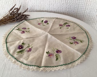 Ancien napperon brodé pour meuble d'angle - Le Grenier de Lisette