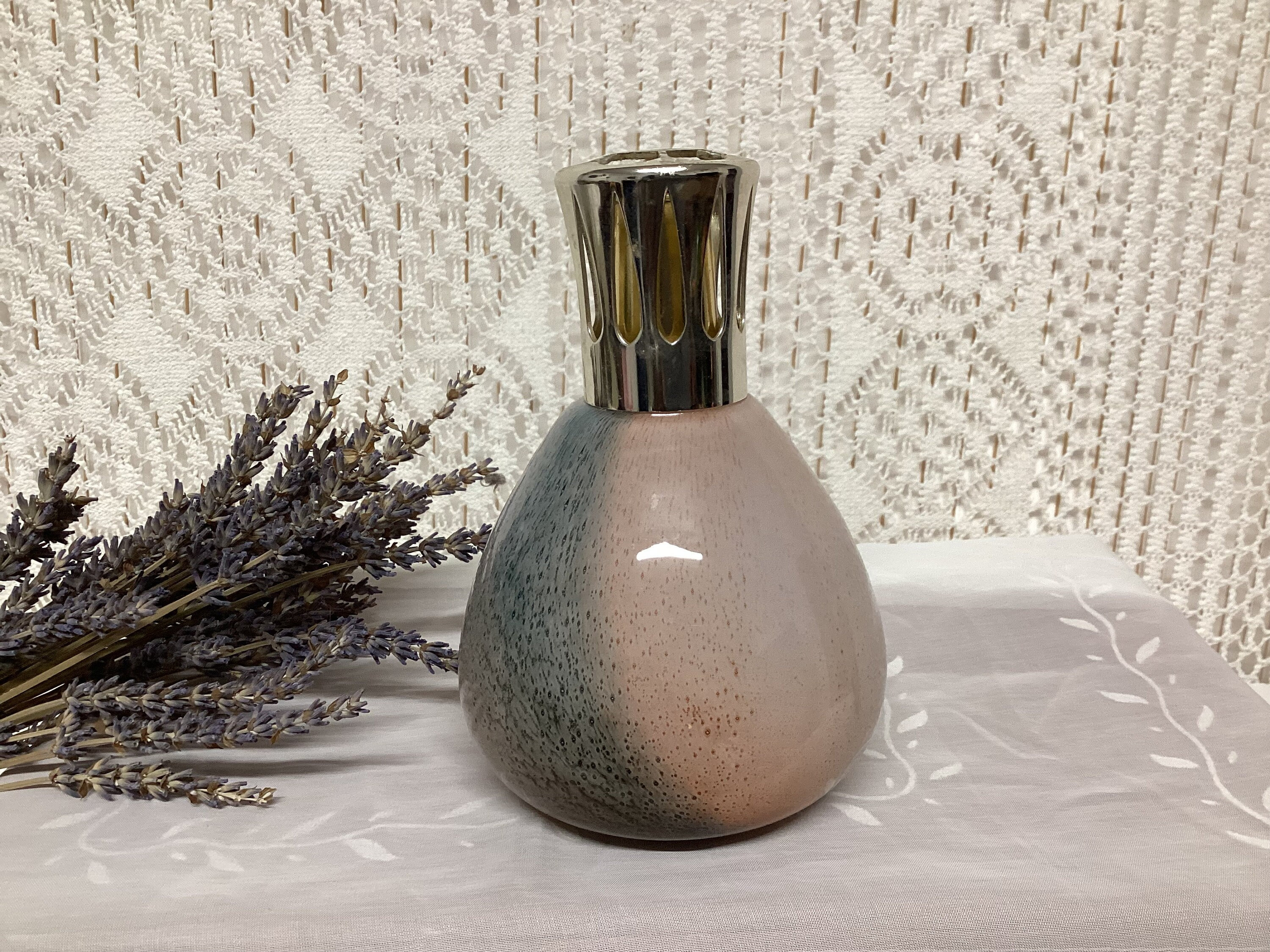 Petite Lampe Berger En Pâte De Verre - Occasion - Décoratif Et Fonctionnel