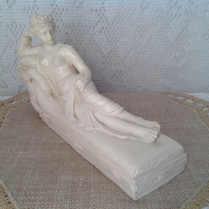 Sculpture Vintage Resin Figurine Venus Victus A.GIANNETTI Statuette of Woman