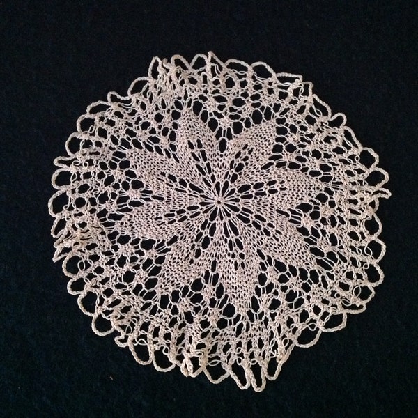 Napperon Centre de Table Crochet Vintage  Diamètre 16 cm