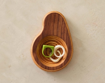Handgemaakte walnotenhouten ringschotel, avocadovorm, modern minimalistisch sieradenblad uit het midden van de eeuw