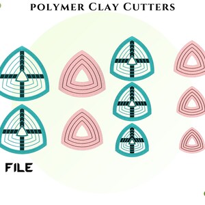 Puede incluir: Un conjunto de 10 cortadores de arcilla polimérica en color turquesa y rosa. Los cortadores tienen forma de triángulos con círculos concéntricos y una cruz en el centro. El texto "POLYMER CLAY CUTTERS" y "DIGITAL FILE" es visible en la imagen.