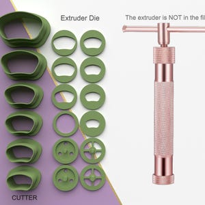 Könnte beinhalten: Grüne Plastik-Ausstecher in verschiedenen Formen und Größen, darunter Kreise, Ovale und Rechtecke. Die Ausstecher sind in einer vertikalen Spalte auf einem violetten Hintergrund angeordnet. Der Text "Extruder Die" befindet sich über den Ausstechern. Der Text "CUTTER" befindet sich unter den Ausstechern. Der Text "The extruder is NOT in the file" befindet sich über einem rosafarbenen Metallextuder mit einem Griff. Der Text "STL" befindet sich in einem Kasten neben dem Extruder.
