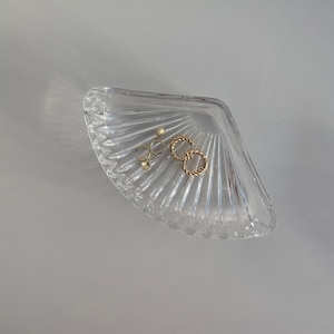 Vintage bowl glass shell jewelry bowl | Vintage Glass Dish Bowl | Jewelry Plate | Snack bowl | Candy bowl