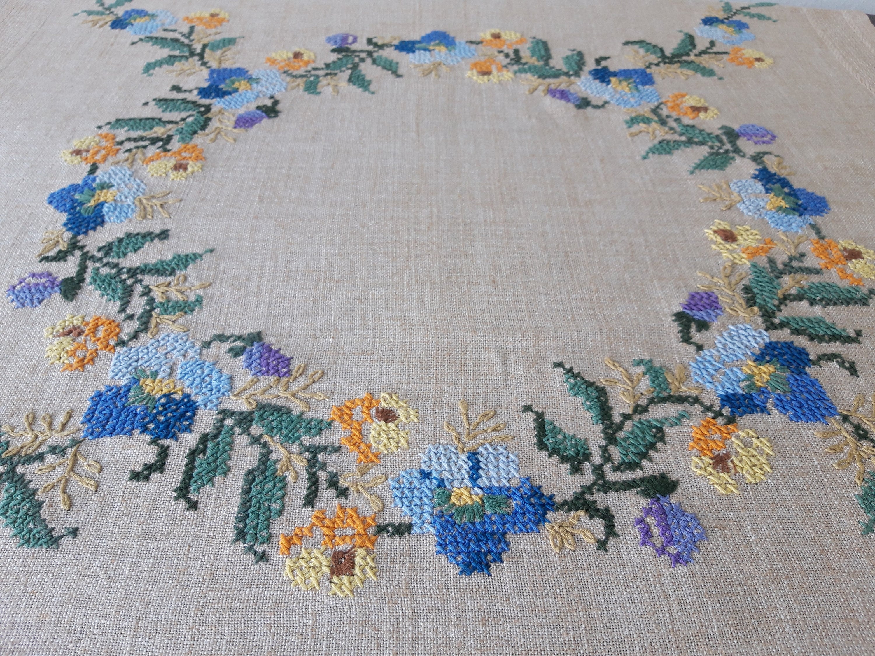 ヴィンテージ手刺繍花柄テーブルクロス、32インチ四方 - Etsy 日本