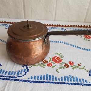 Vintage copper vessel with lid, Long wrought iron handle, Vintage copper pan, Hammered copper pan with a long iron handle