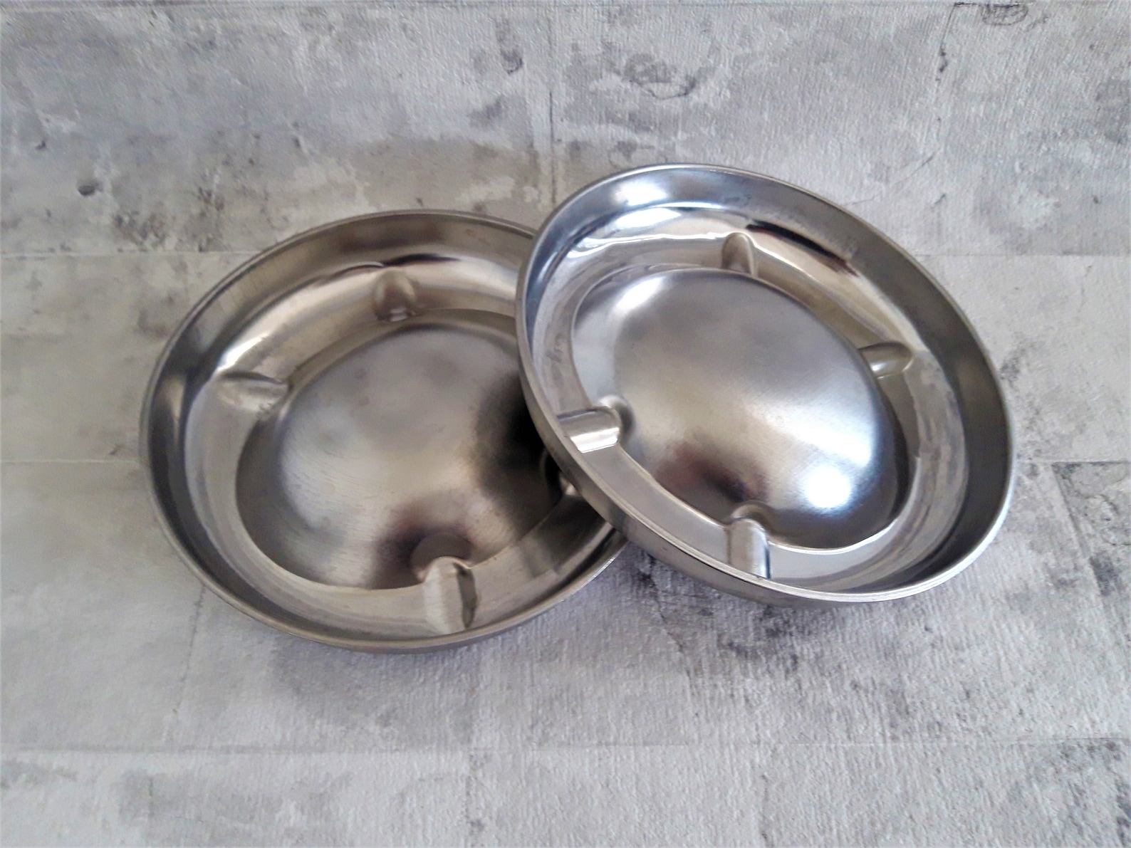 Set of 2 Vintage Metal Ashtrays 1970 Large Ashtrays Round Etsy