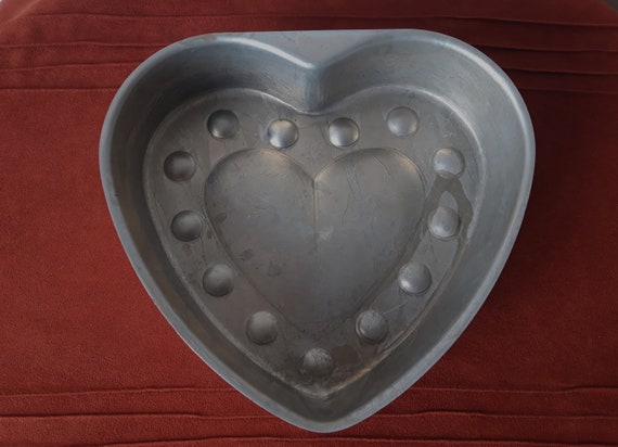 Bowl shaped cake tin deals