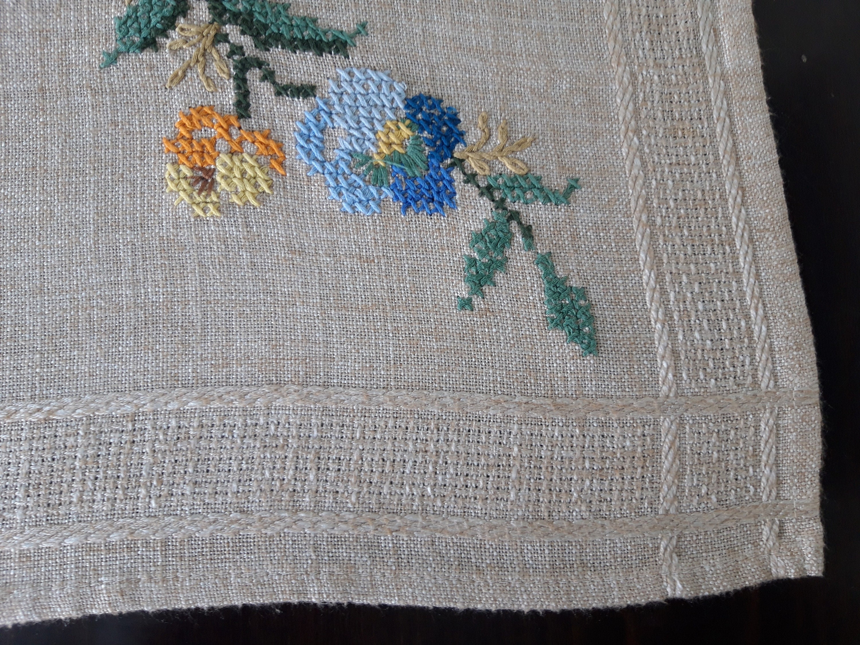 ヴィンテージ手刺繍花柄テーブルクロス、32インチ四方 - Etsy 日本
