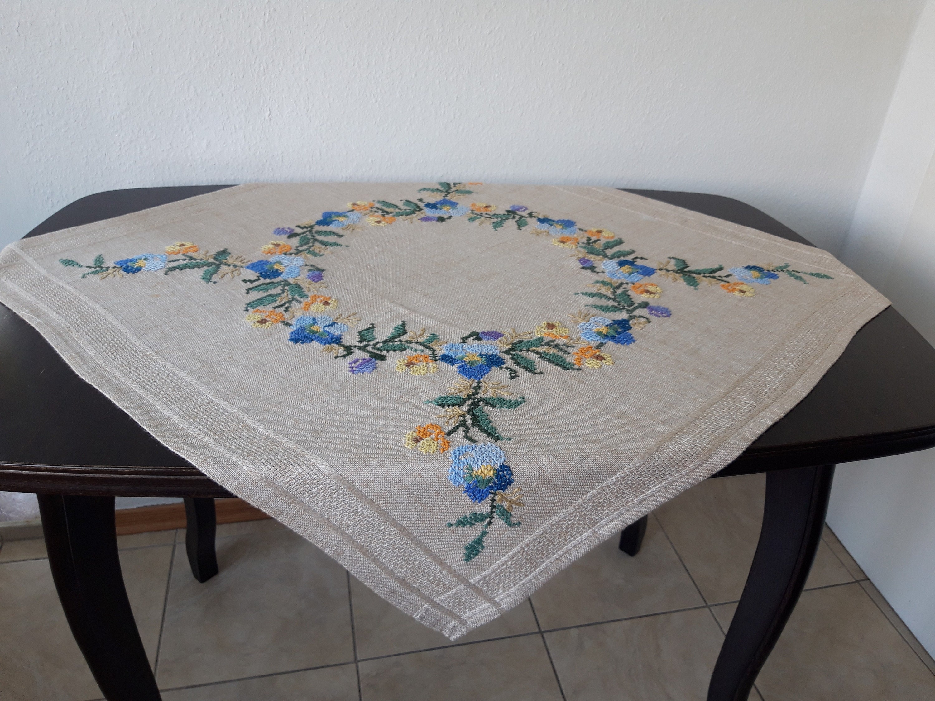 ヴィンテージ手刺繍花柄テーブルクロス、32インチ四方 - Etsy 日本