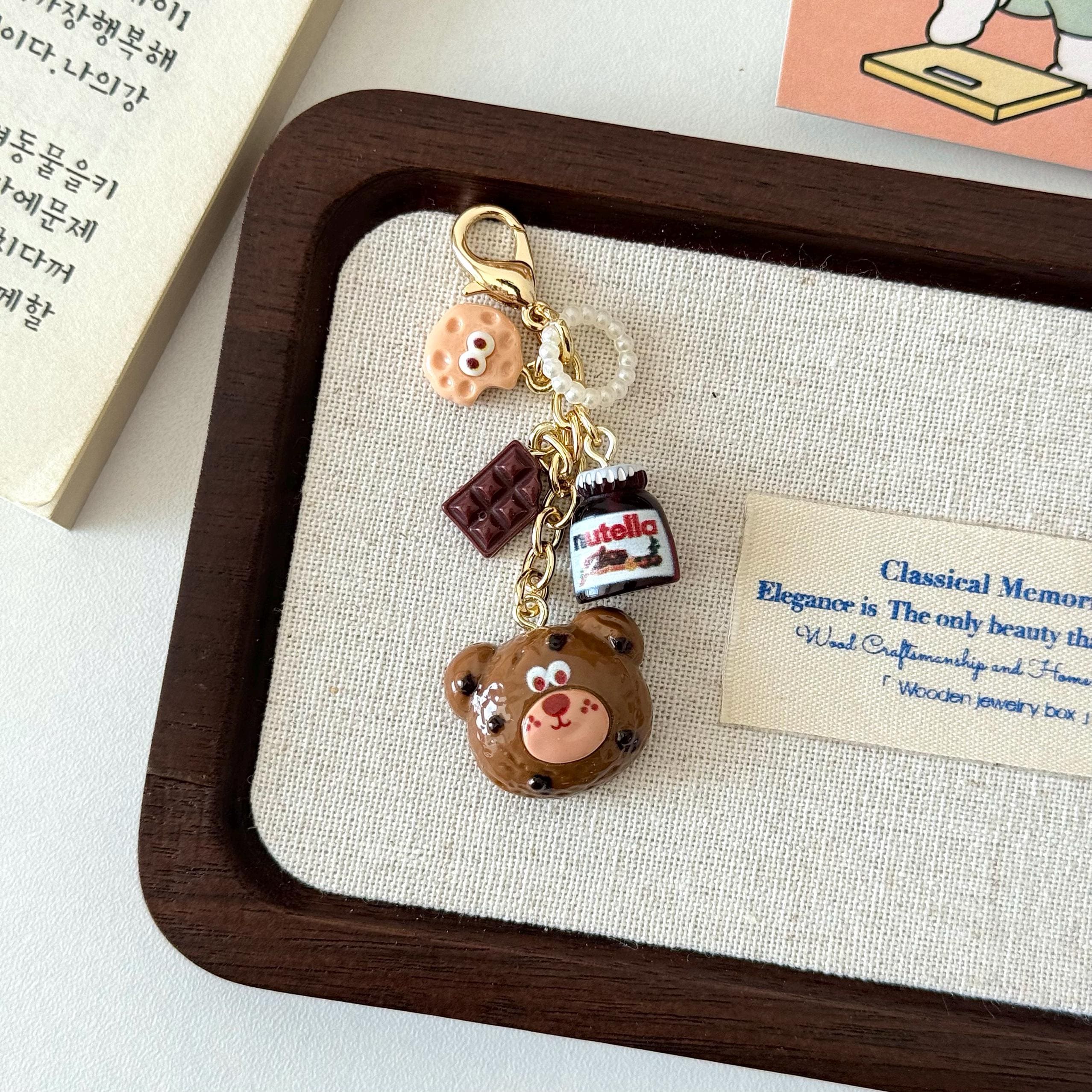 Lovely Bear Pendant Key Chain Pendant Jam-jar Handmade Jewelry for Hanging on Bag Key, Novelty Keychains Accessories.