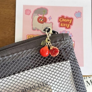 Lindo dije de granada para bolsos, carteras, accesorios, dijes para llaves hechos a mano