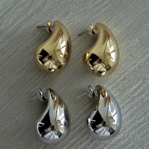 Tear Drop Bold Earings
