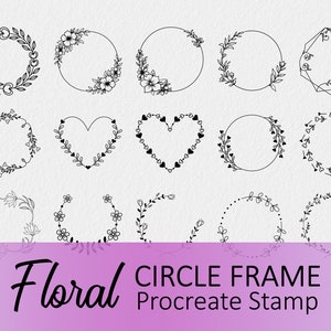 Può includere: Una collezione di timbri Procreate con cornice circolare floreale nera. I disegni includono ghirlande, cuori e forme geometriche, tutti adornati con foglie e fiori delicati. Il testo "Floral Circle Frame Procreate Stamp" è visualizzato in basso.