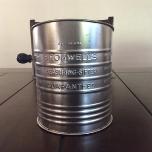 Bromwell’s 5 Cup Measuring Sifter