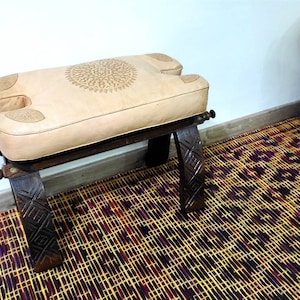Handgjord marockansk kamelstol, ottomansk bänk, sadelstol i trä med äkta läderkudde, boho mångsidig liten pall