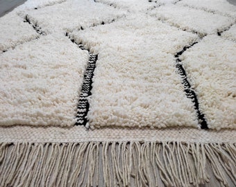 Moroccan White and Black Rug, Genuine Bniourain Rug, 5.9x3.9 Ft, High Quality Wool Rug, Boho Rug, Handmade Berber Rug, Geometric Pattern.