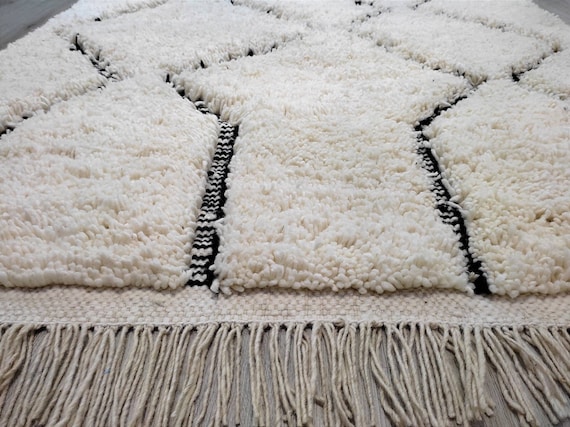 Moroccan White and Black Rug, Genuine Bniourain Rug, 5.9x3.9 Ft, High Quality Wool Rug, Boho Rug, Handmade Berber Rug, Geometric Pattern.