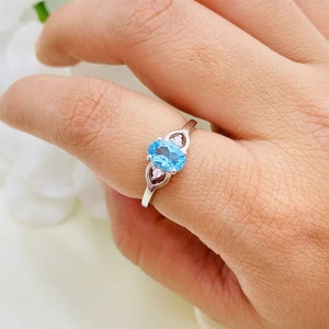 14K Swiss Blue Topaz Ring, 14K Gold Swiss Blue Topaz Oval Ring, Gold Blue Topaz Stacking Ring, December Birthstone Ring, Dainty Topaz Ring