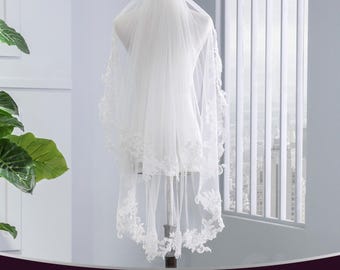 Velo de novia con ribete de encaje, velo de novia corto hasta los dedos, velo de novia precioso, velo bordado, velo de 2 niveles, velo de novia de encaje