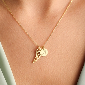 Collar de ala conmemorativa personalizado, disco inicial delicado, collar de ala de ángel personalizado, collar de aborto espontáneo de regalo de ser querido perdido, regalarla