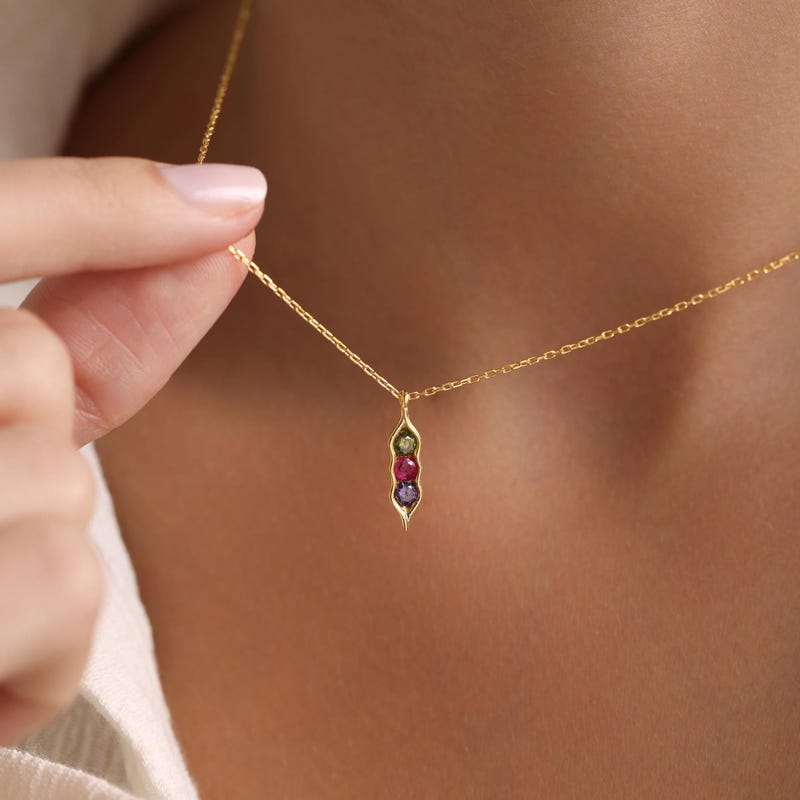 Personalisierte Familien-Geburtssteinkette, Silberne Erbsen in einer Schote Geburtssteinkette, Bedeutungsvolle Geschenke für Mama, Geschenke für Sie, Weihnachtsgeschenk