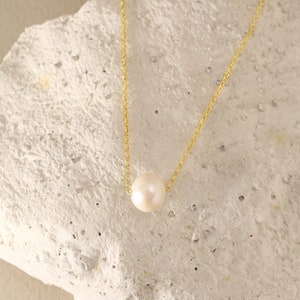 Dainty Pearl Necklace, Floating Pearl Necklace, Bridesmaid Necklace Gift, Wedding Gift, Gift For her Simple Necklace,Minimal Pearl Necklace